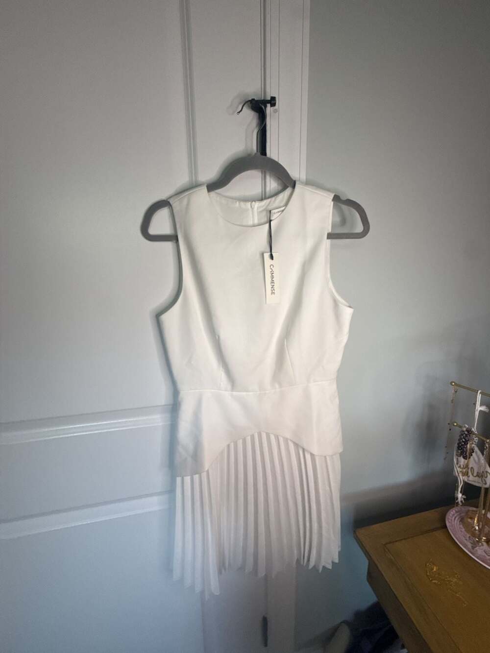 Commense White Round Neck Sleeveless Pleated Mini Dress